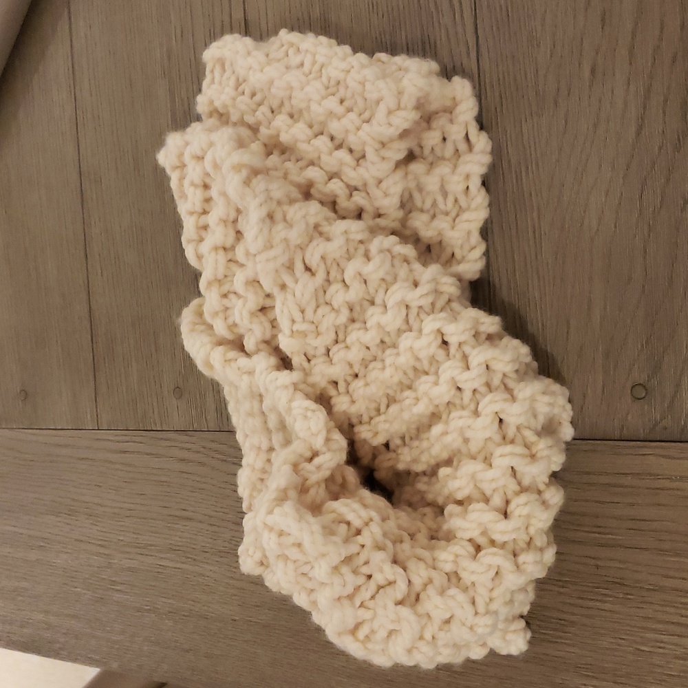 Handmade Cream Circle Knit Scarf - Picture 1 of 3